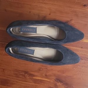 Vintage 90s black suede heels size 9